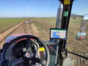 Ghidaj manual GPS pentru vehicule agricole. Agricultural GPS guidance app for vehicles.